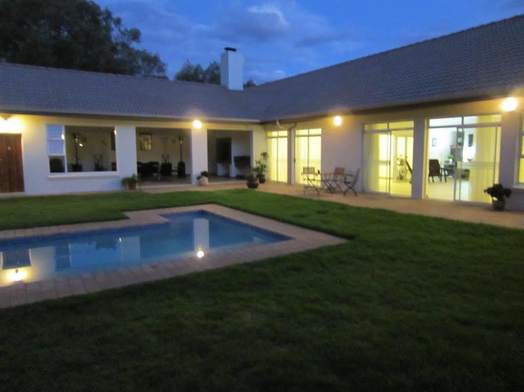 Amohela Guesthouse Midrand Eksteriør billede
