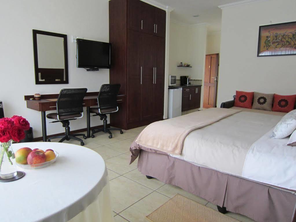 Amohela Guesthouse Midrand Eksteriør billede