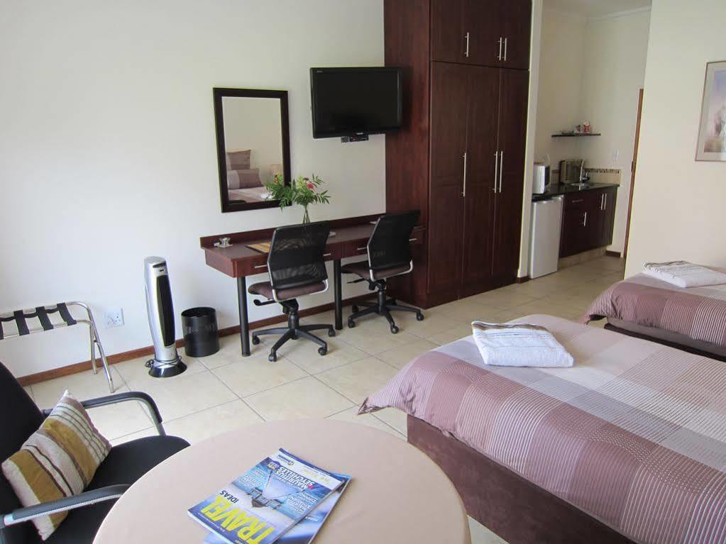 Amohela Guesthouse Midrand Eksteriør billede