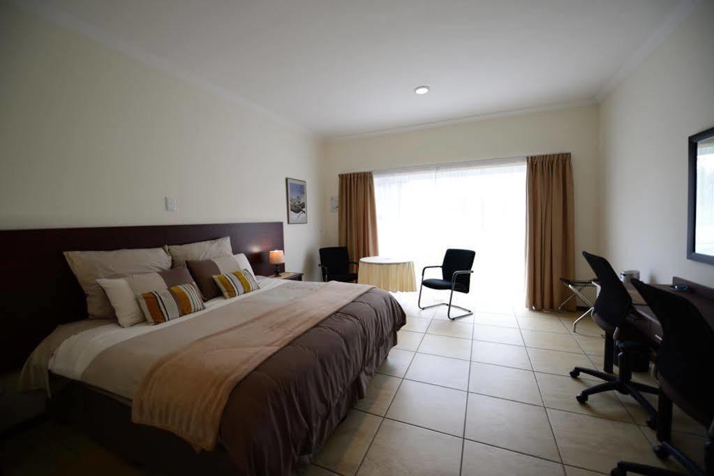 Amohela Guesthouse Midrand Eksteriør billede